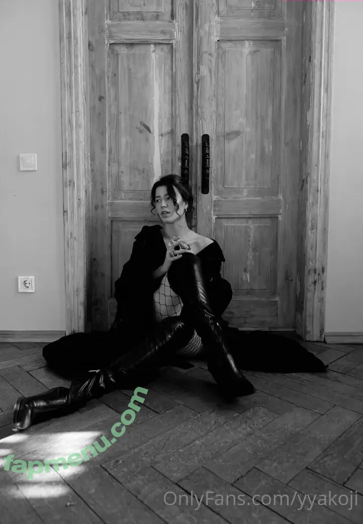 yyakoji nude photo #0003 (yyakoji)