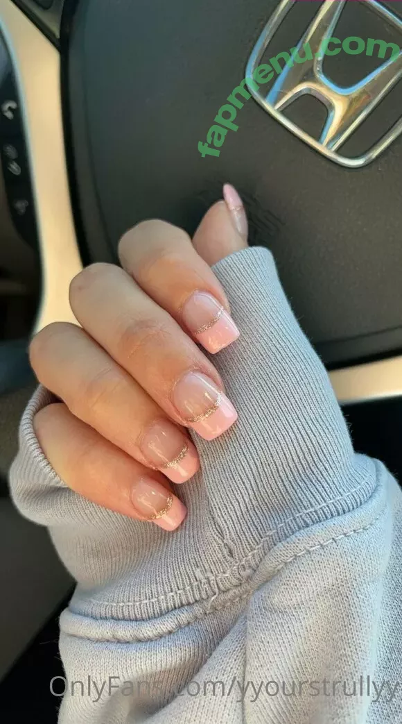 yyourstrullyy nude photo #0002 (yyourstrulyym)