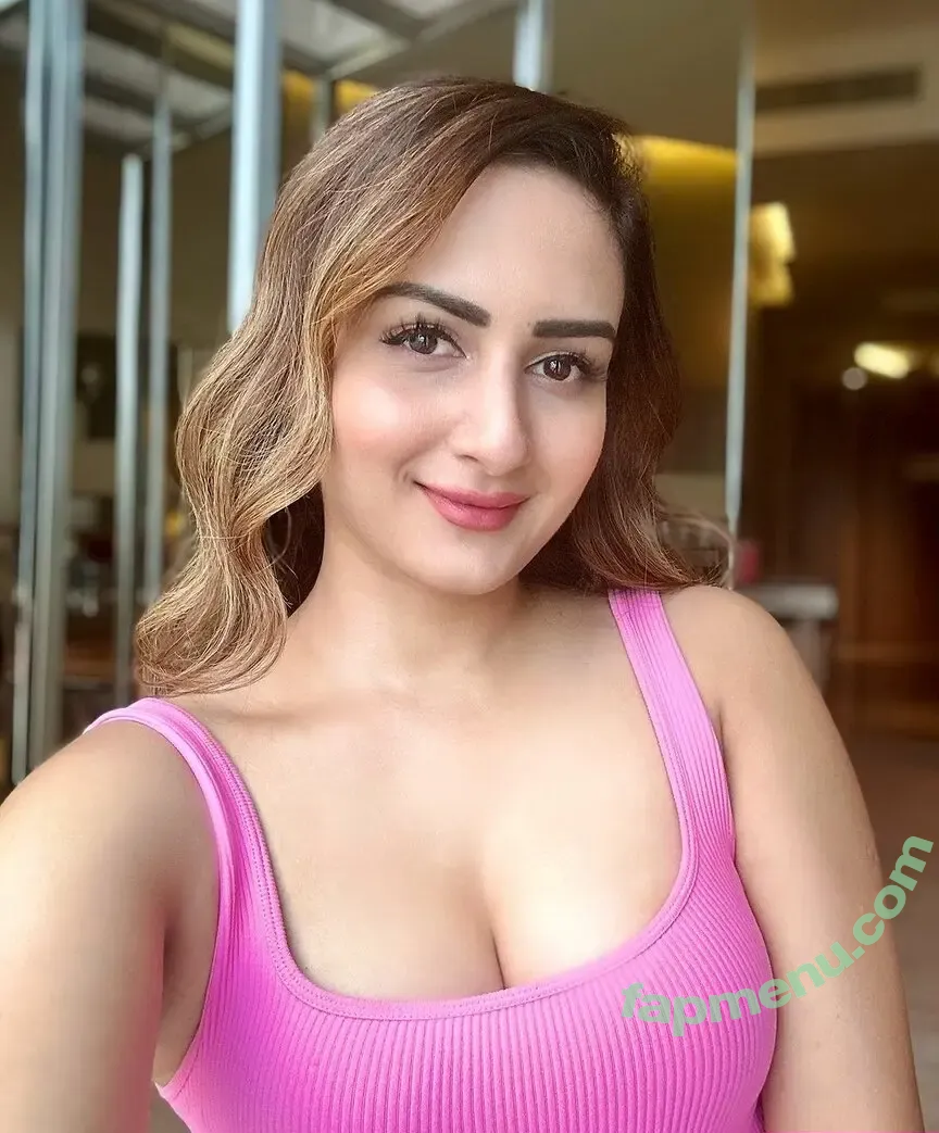 Zaara Yesmin nude photo #0018 (zaarayesmin / zaraxyazmin)