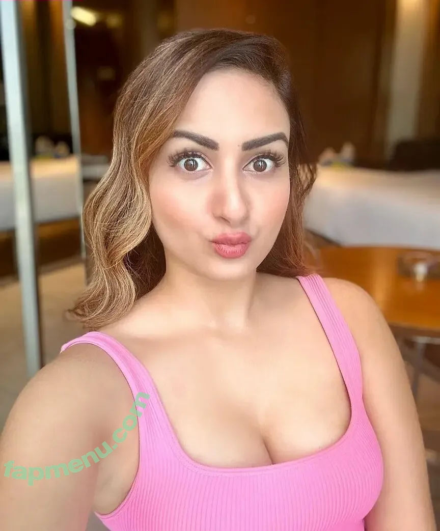 Zaara Yesmin nude photo #0019 (zaarayesmin / zaraxyazmin)