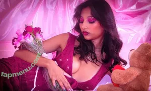Zaina Sarah / zaina.sarah / zaina_glows / zainaontoast nude photo #0082