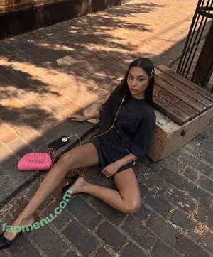 Zaina Sarah / zaina.sarah / zaina_glows / zainaontoast nude photo #0097