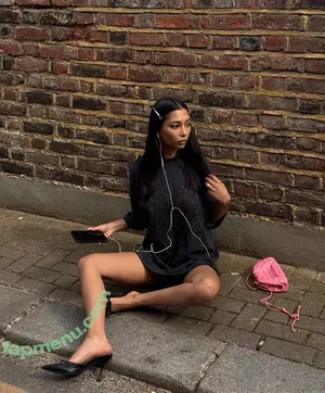 Zaina Sarah / zaina.sarah / zaina_glows / zainaontoast nude photo #0098