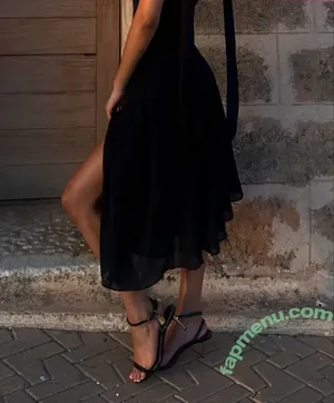 Zaina Sarah / zaina.sarah / zaina_glows / zainaontoast nude photo #0101