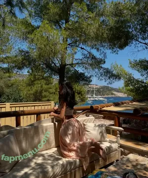 Zaina Sarah / zaina.sarah / zaina_glows / zainaontoast nude photo #0102