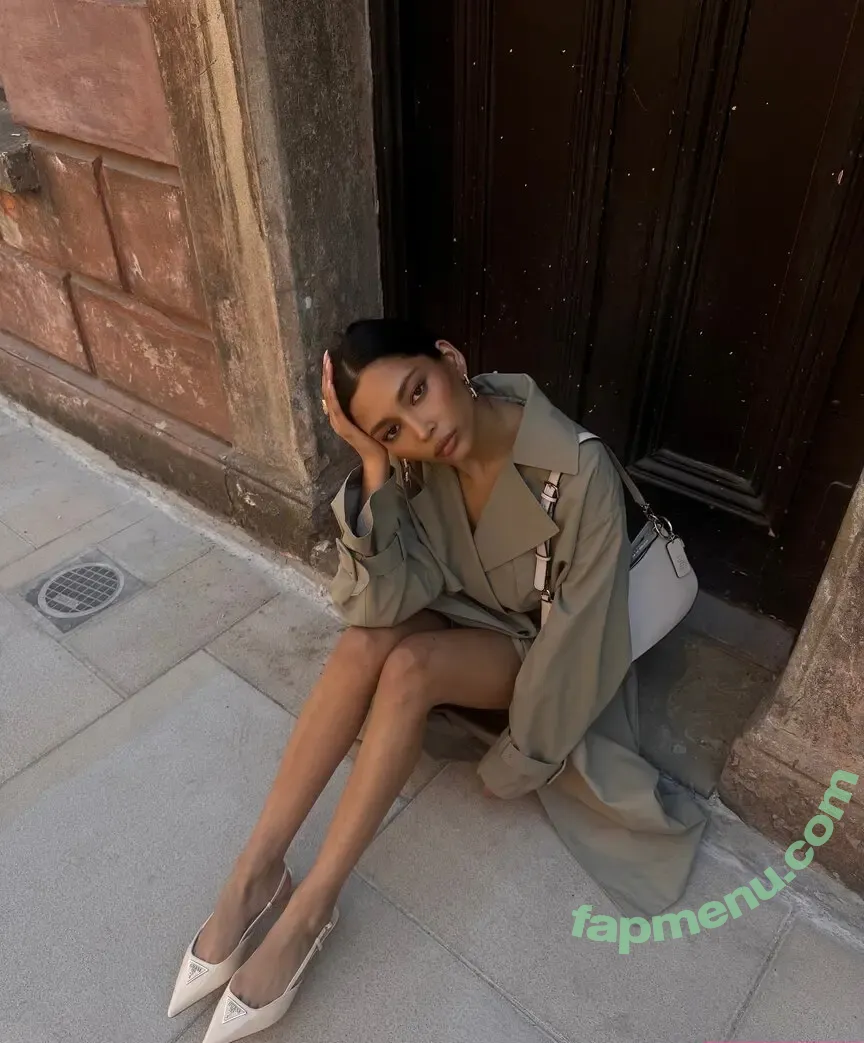 Zaina Sarah nude photo #0094 (zaina.sarah / zaina_glows / zainaontoast)