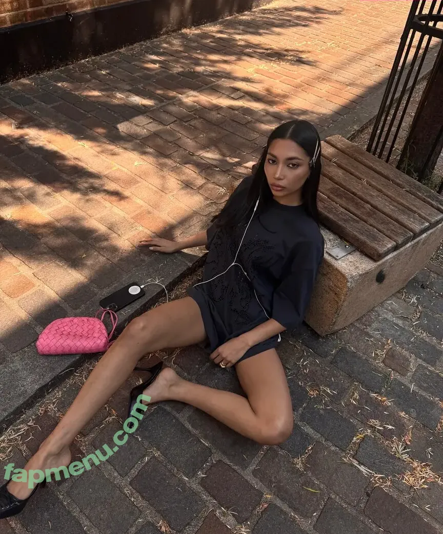 Zaina Sarah nude photo #0097 (zaina.sarah / zaina_glows / zainaontoast)