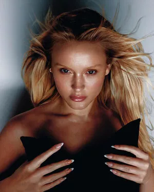 Zara Larsson / zaralarsson nude photo #0428