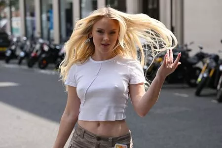 Zara Larsson / zaralarsson nude photo #0489