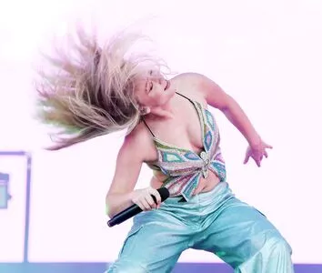 Zara Larsson / zaralarsson nude photo #0491