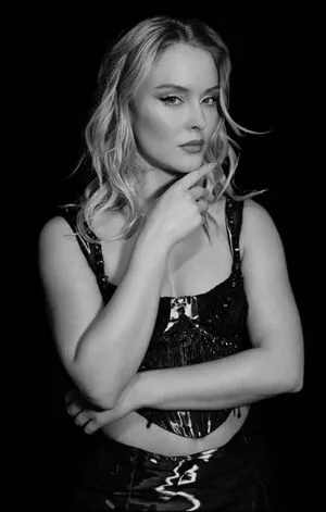 Zara Larsson / zaralarsson nude photo #0592