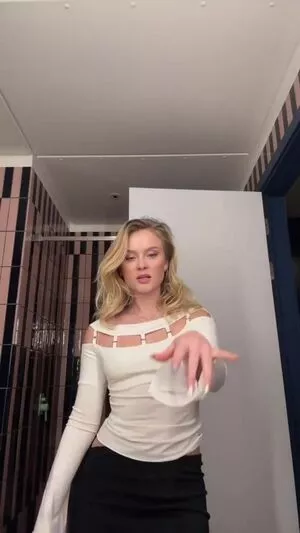 Zara Larsson / zaralarsson nude photo #0608