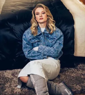 Zara Larsson / zaralarsson nude photo #0633