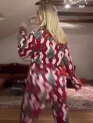 Zara Larsson / zaralarsson nude photo #0705