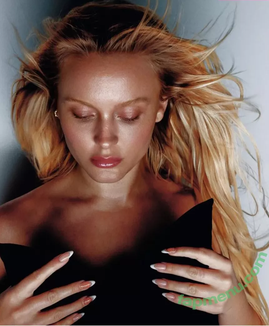 Zara Larsson nude photo #0427 (zaralarsson)