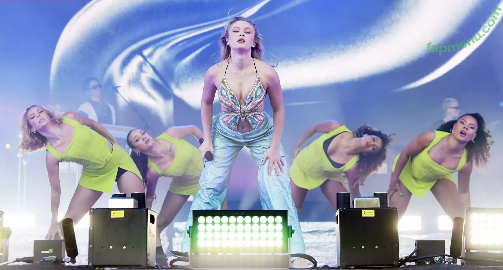 Zara Larsson nude photo #0508 (zaralarsson)