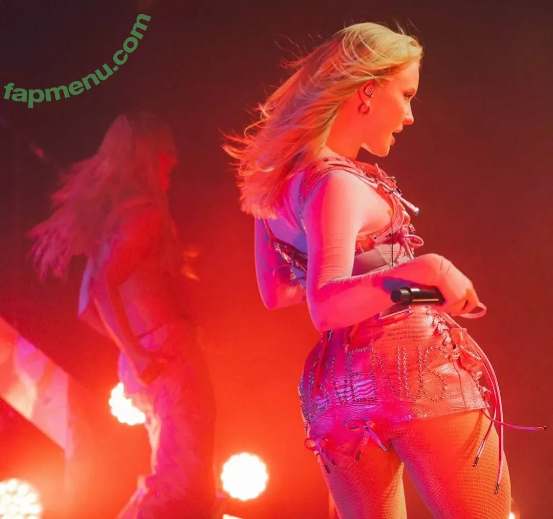 Zara Larsson nude photo #0637 (zaralarsson)