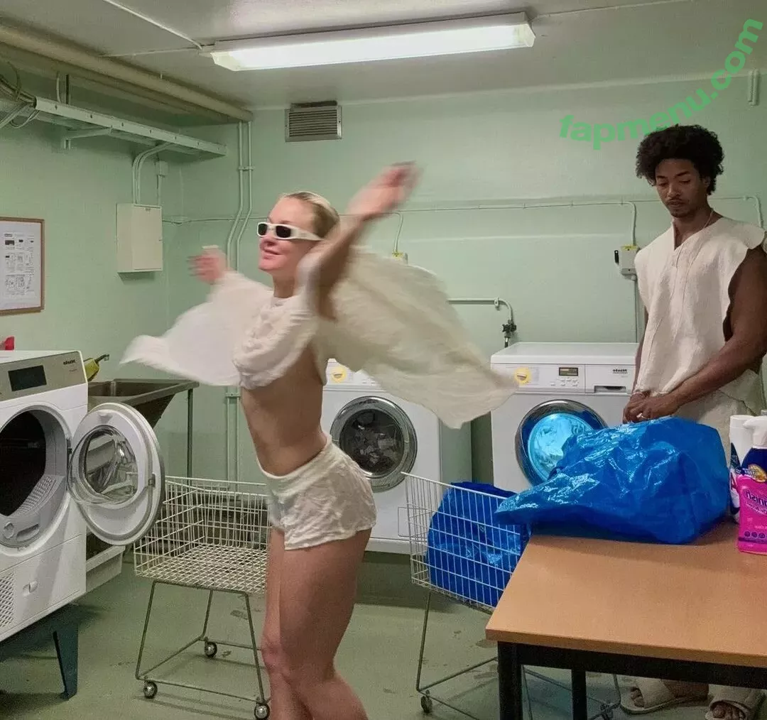 Zara Larsson nude photo #0912 (zaralarsson)