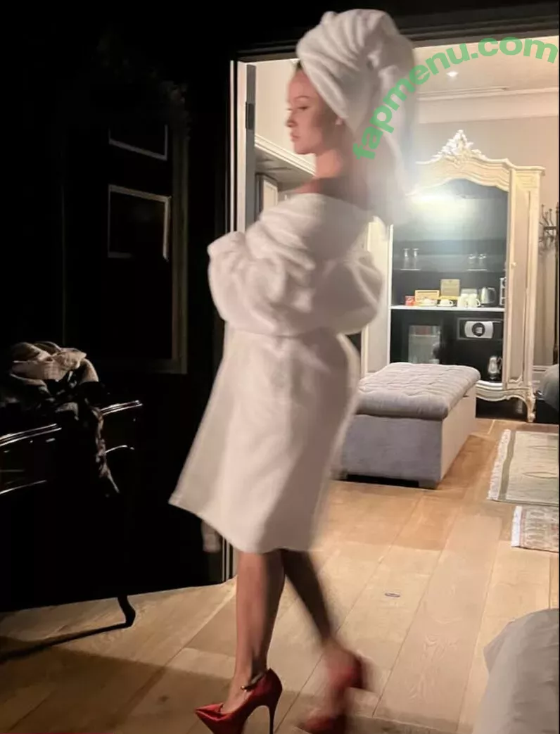 Zara Larsson nude photo #1400 (zaralarsson)