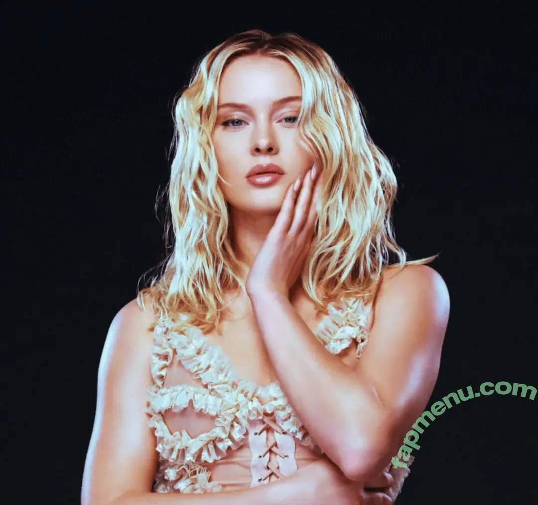 Zara Larsson nude photo #1488 (zaralarsson)