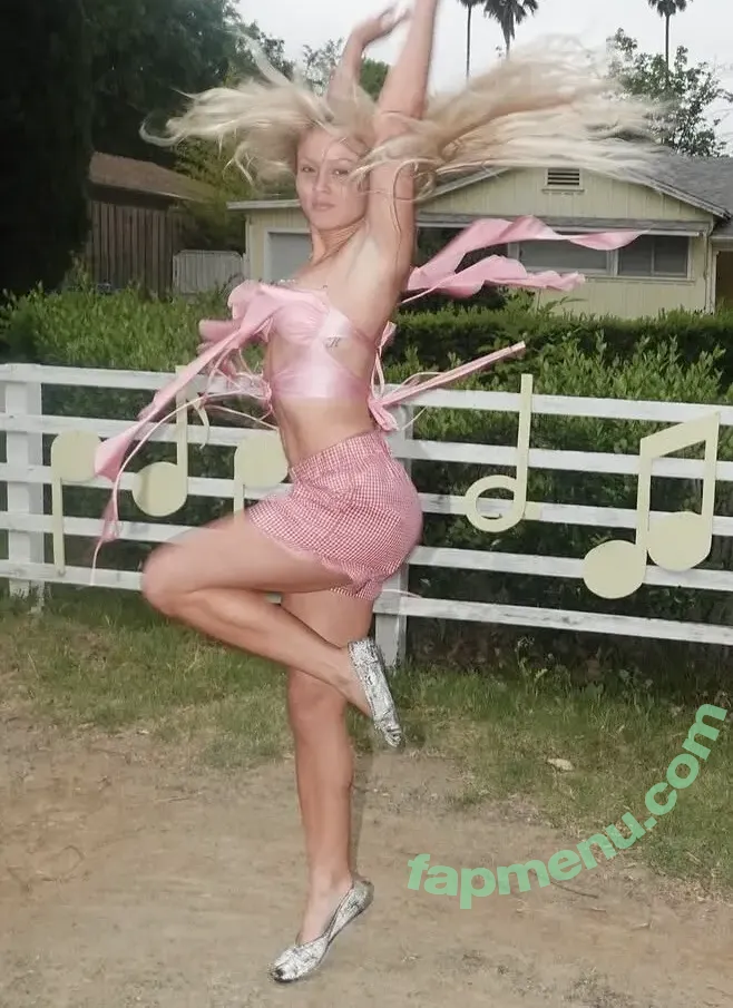 Zara Larsson nude photo #1598 (zaralarsson)