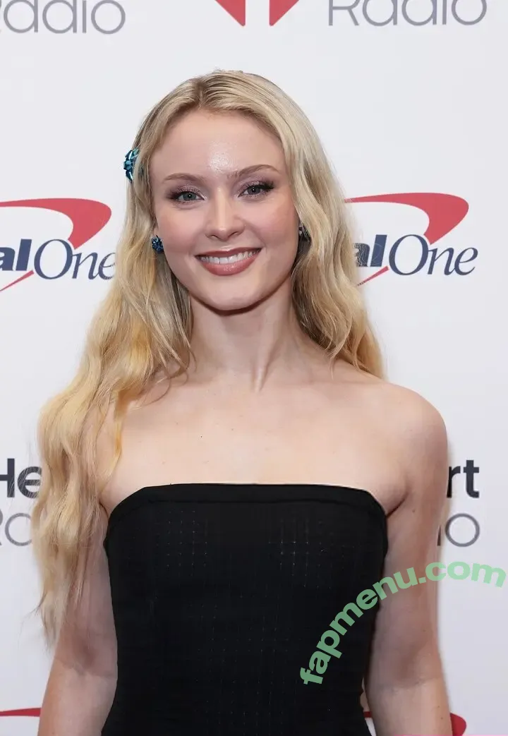 Zara Larsson nude photo #2182 (zaralarsson)
