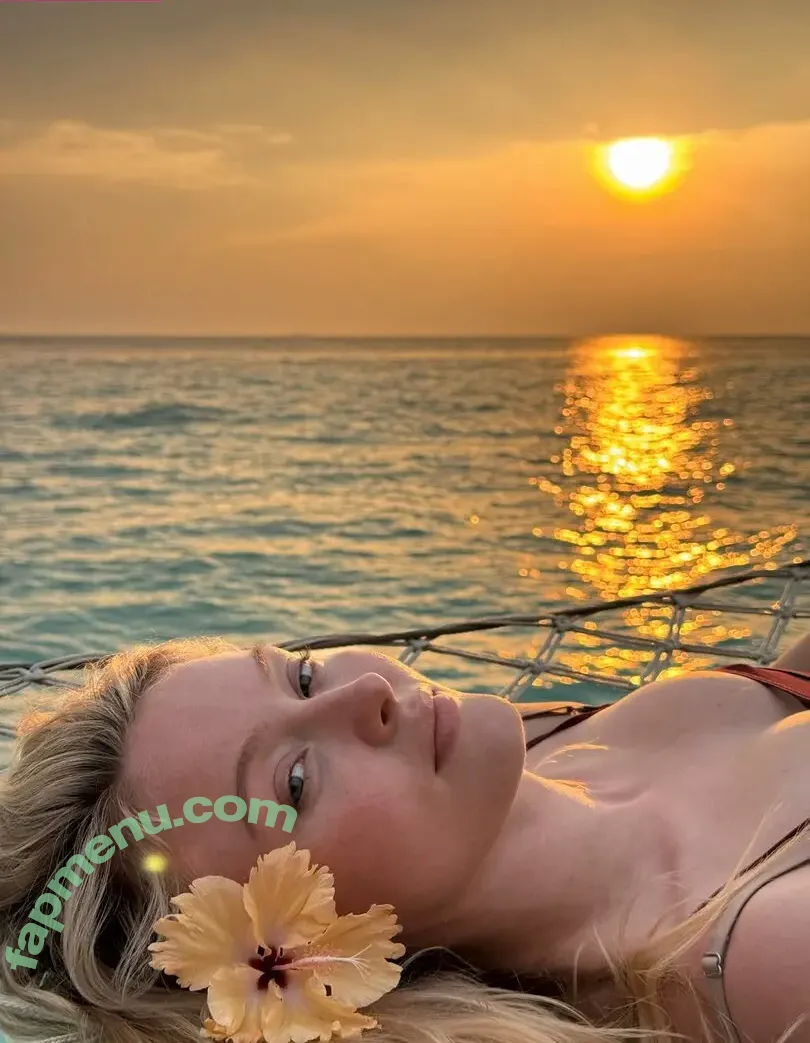 Zara Larsson nude photo #2263 (zaralarsson)