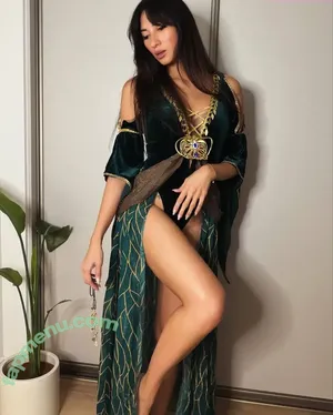 zaraondemand / ZaraPlaysGames / zaravanderguild nude photo #0072