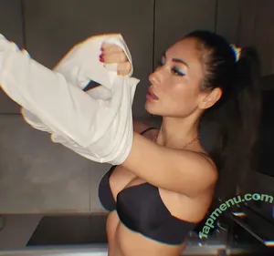 zaraondemand / ZaraPlaysGames / zaravanderguild nude photo #0090