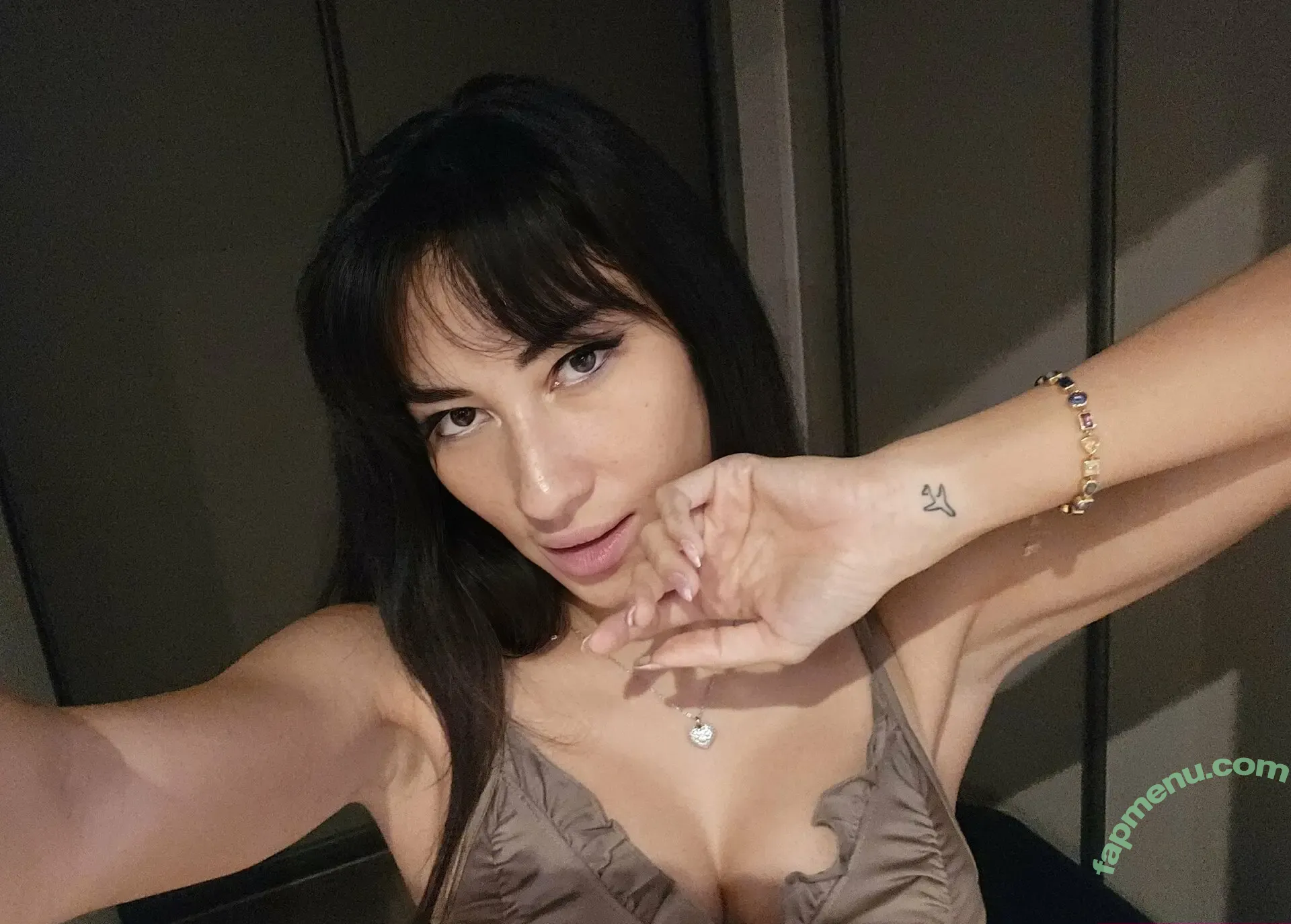 zaraondemand nude photo #0045 (ZaraPlaysGames / zaravanderguild)