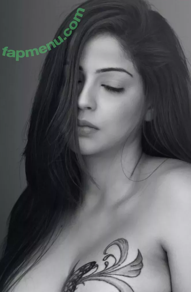 Zareen Zoya Khan nude photo #0002 (ZAREENZOYAKHAN)