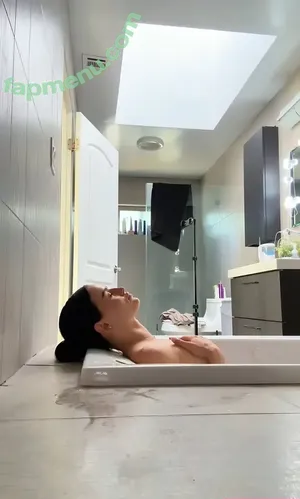 zava_ly / zava_li nude photo #0025