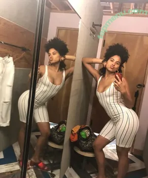 Zazie Beetz / zaziebeetz nude photo #0087