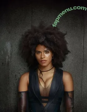 Zazie Beetz / zaziebeetz nude photo #0100