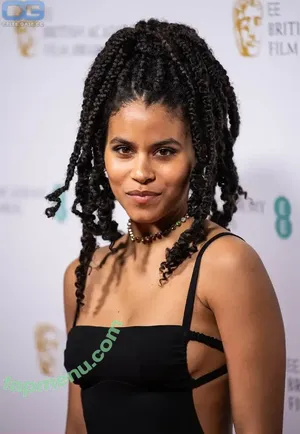Zazie Beetz / zaziebeetz nude photo #0102