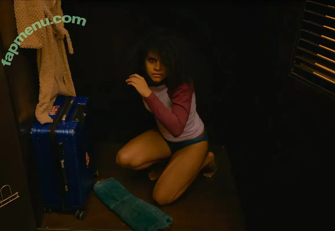 Zazie Beetz nude photo #0125 (zaziebeetz)