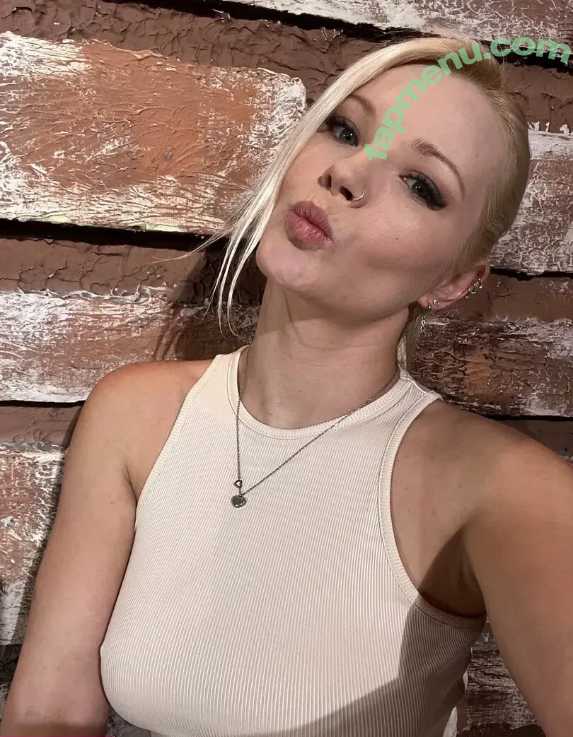 zazieskymm nude photo #0033 (RealZazieSkymm / theonly.one_zazieskymm / zazie2015sky)