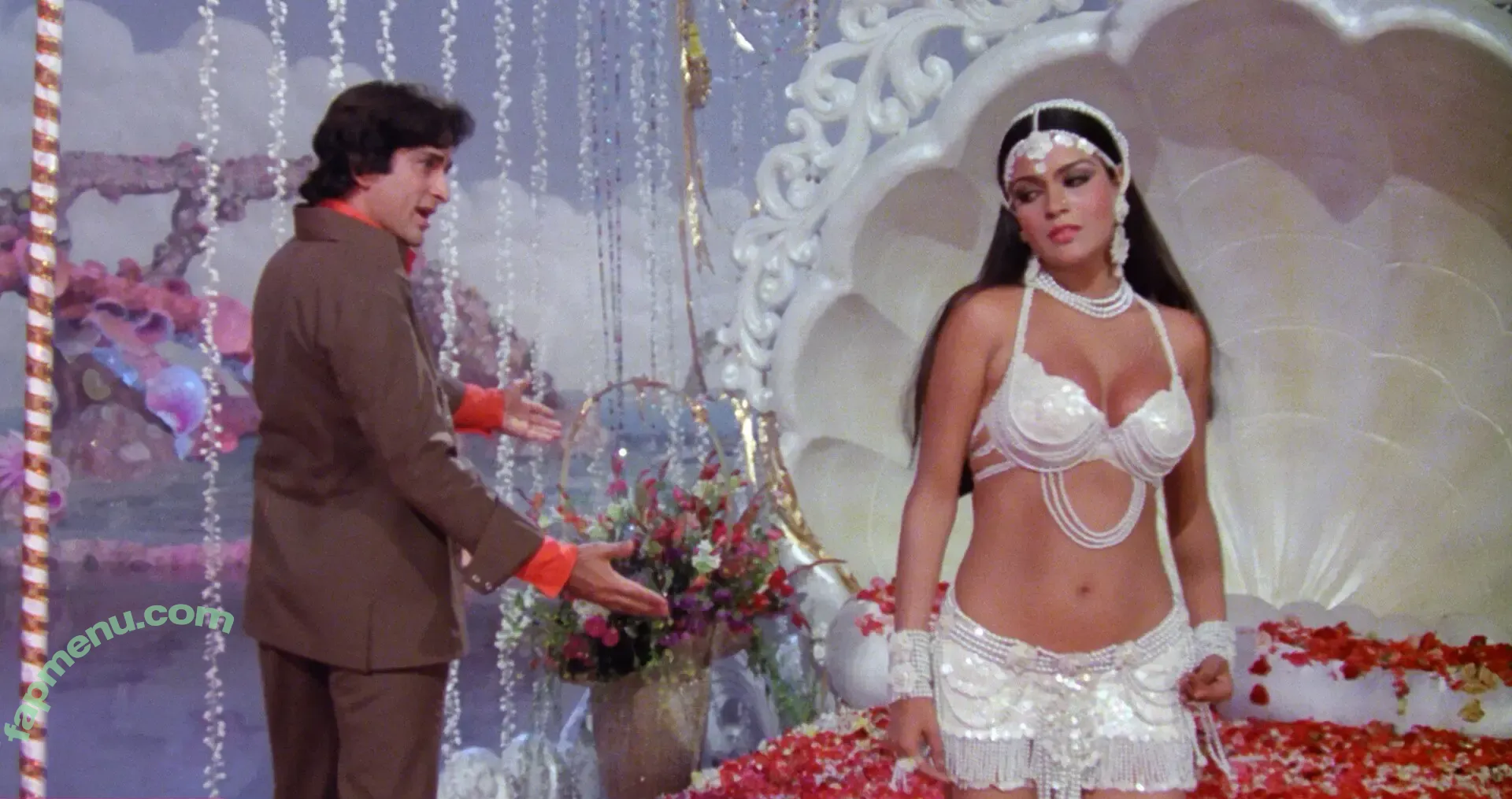 Zeenat Aman nude photo #0003 (thezeenataman)