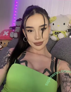Zeliahxo / Female alien / reel nude photo #0131