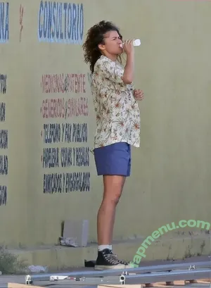 Zendaya / zayarose11 nude photo #0073
