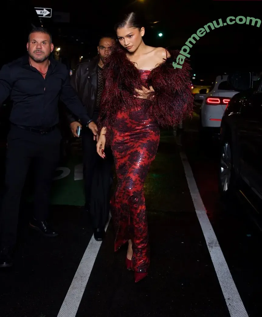 Zendaya nude photo #0047 (zayarose11)
