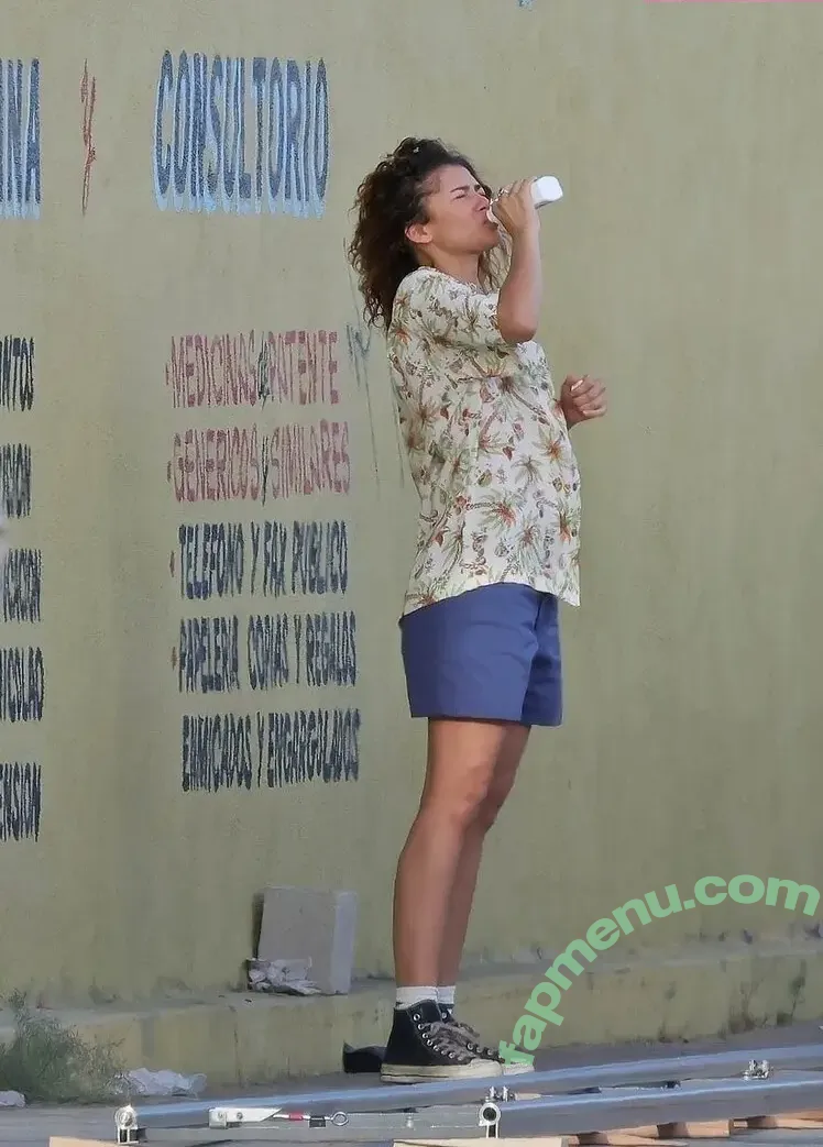 Zendaya nude photo #0072 (zayarose11)