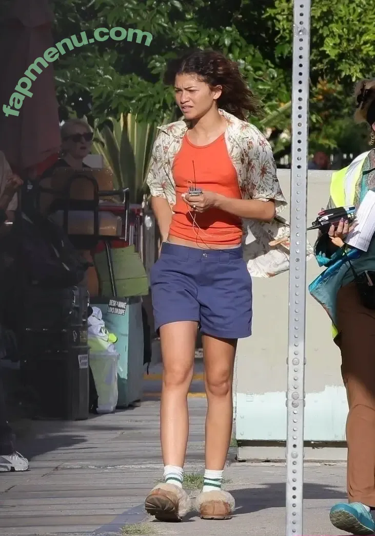 Zendaya nude photo #0076 (zayarose11)
