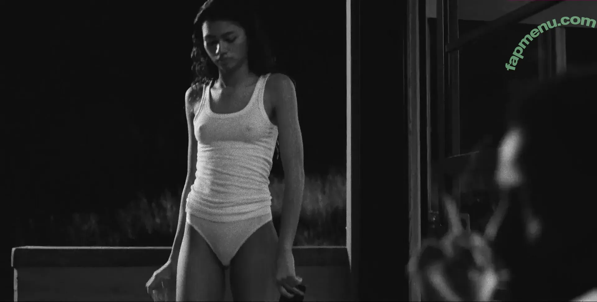 Zendaya nude photo #0122 (zayarose11)