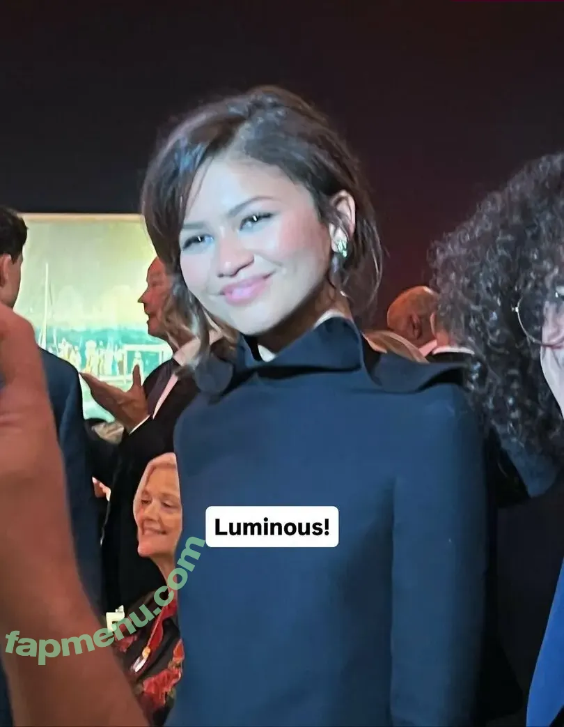 Zendaya nude photo #0135 (zayarose11)