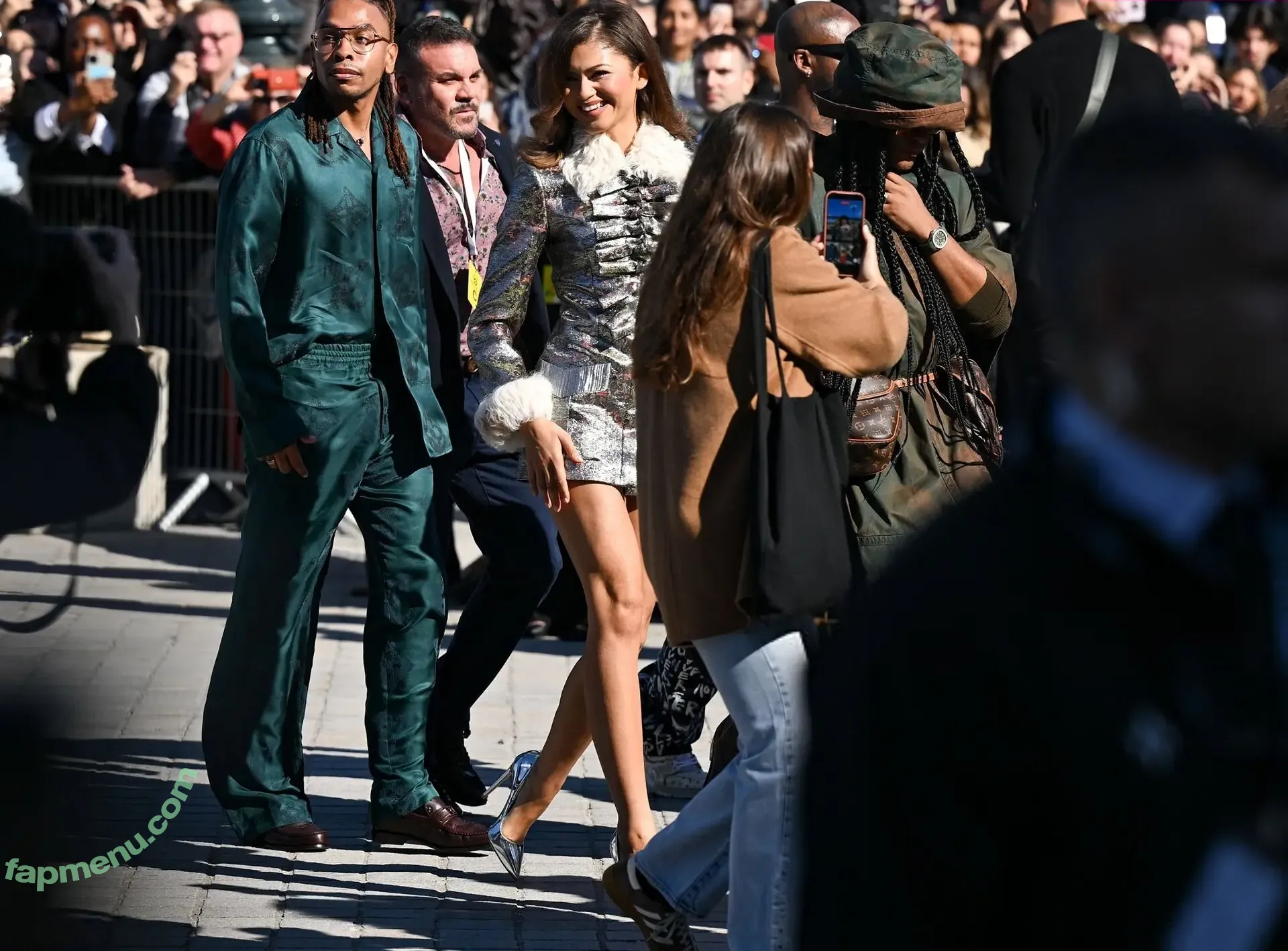 Zendaya nude photo #0140 (zayarose11)