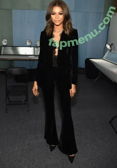 Zendaya nude photo #0191 (zayarose11)