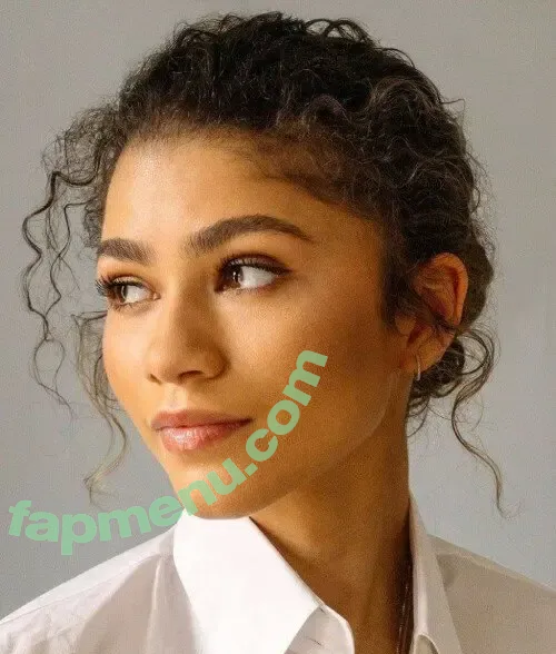 Zendaya nude photo #0206 (zayarose11)