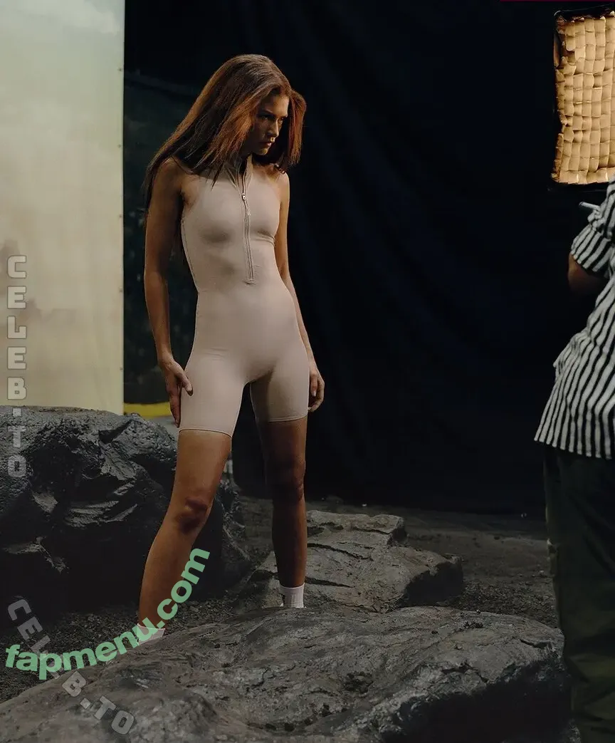 Zendaya nude photo #0253 (zayarose11)