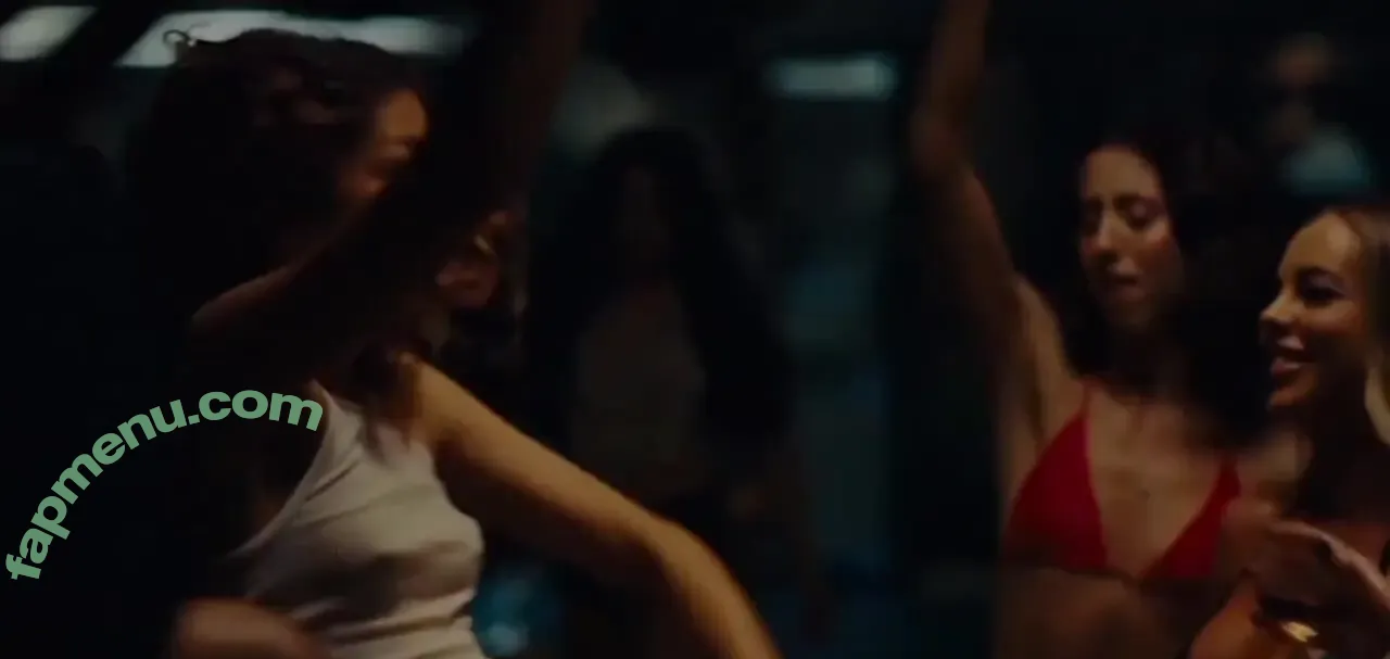 Zendaya nude photo #0272 (zayarose11)